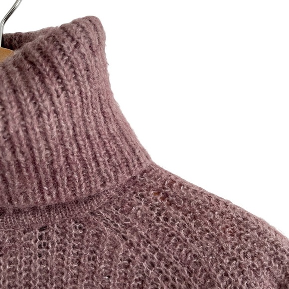 Aritzia Talula Vauzhall Loose Knit Turtleneck Sweater - Picture 9 of 17